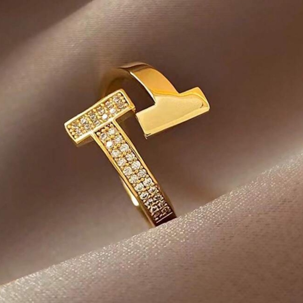 Elegant Gold tone Women's Ring